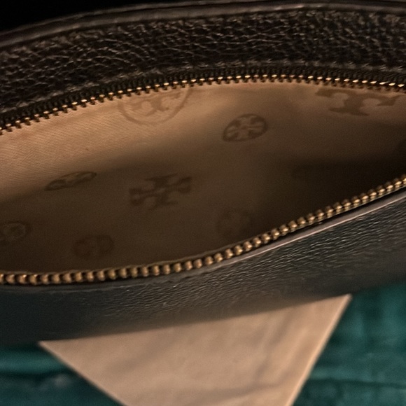 Tory Burch Black Crossbody Leather Bag - Picture 3 of 11